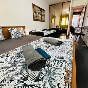 Apartment The Nice: Cozy 3-room Airport Getaway